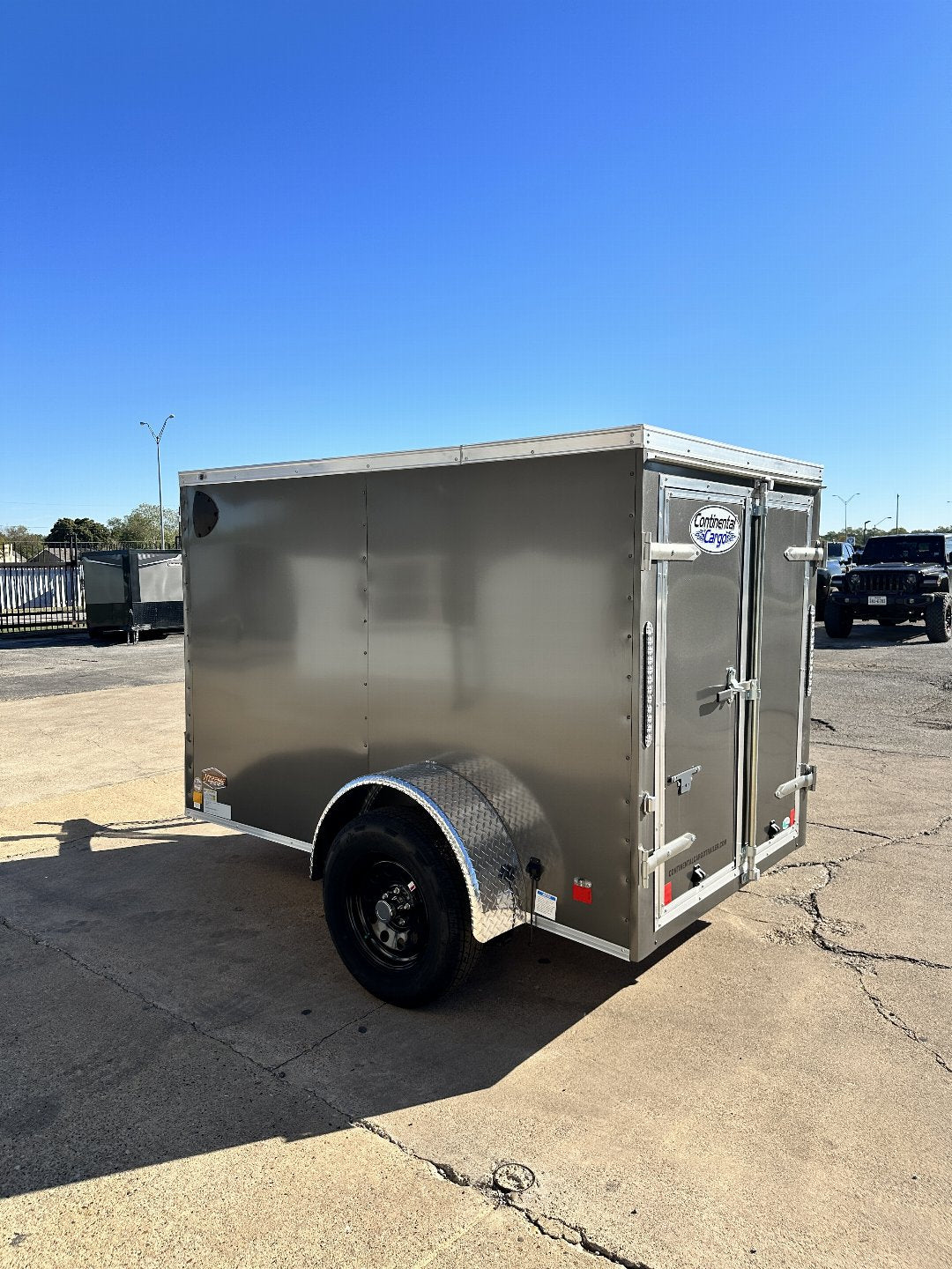 5X8 SINGLE AXLE BARN DOORS CONTINENTAL CARGO / ENCLOSED TRAILER