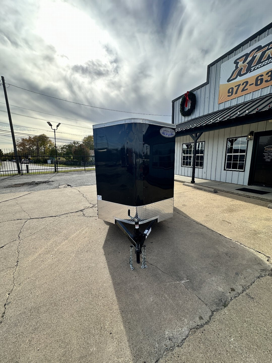 5X8 SINGLE AXLE CONTINENTAL CARGO / ENCLOSED TRAILER