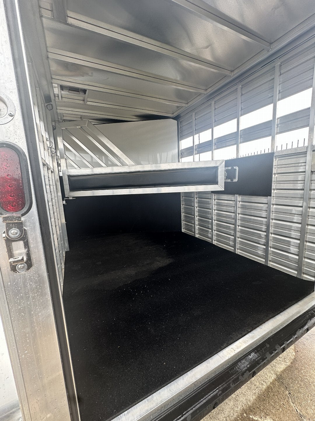 STRIDER 2 HORSE SLANT FRONTIER HORSE TRAILER