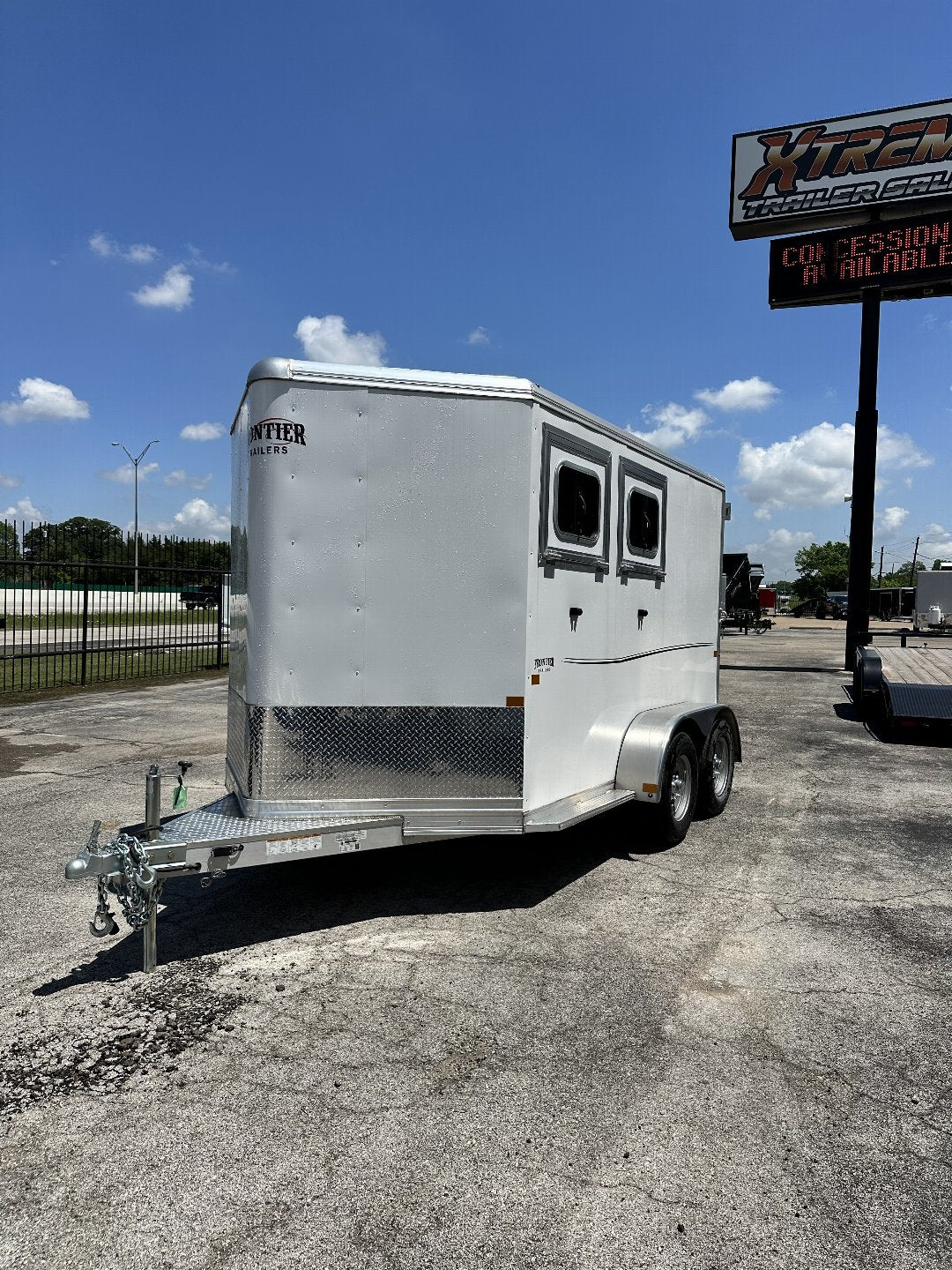 STRIDER 2 HORSE SLANT FRONTIER HORSE TRAILER