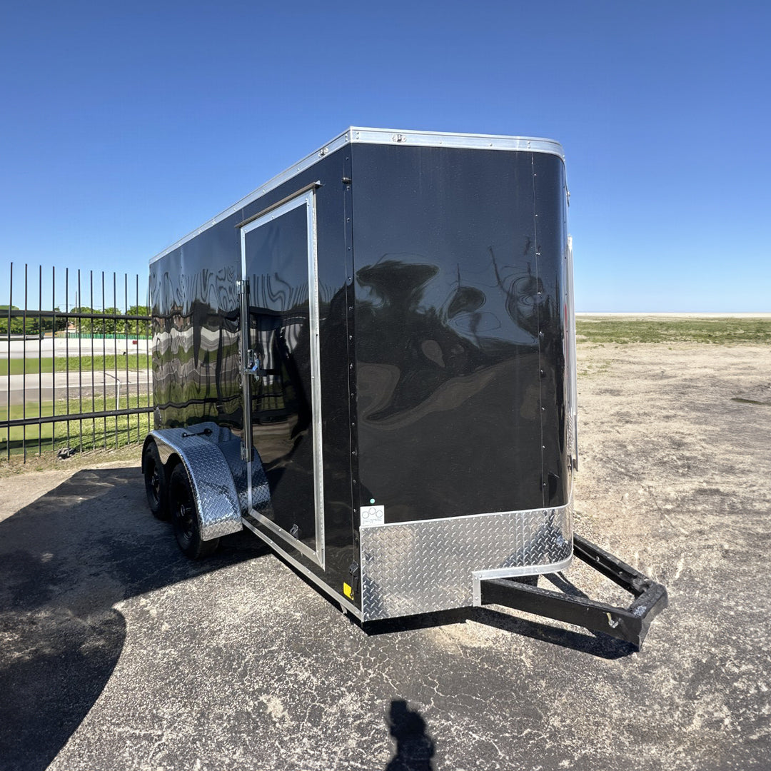 6X12 TANDEM AXLE 6'6 INT. CONTINENTAL CARGO / ENCLOSED TRAILER